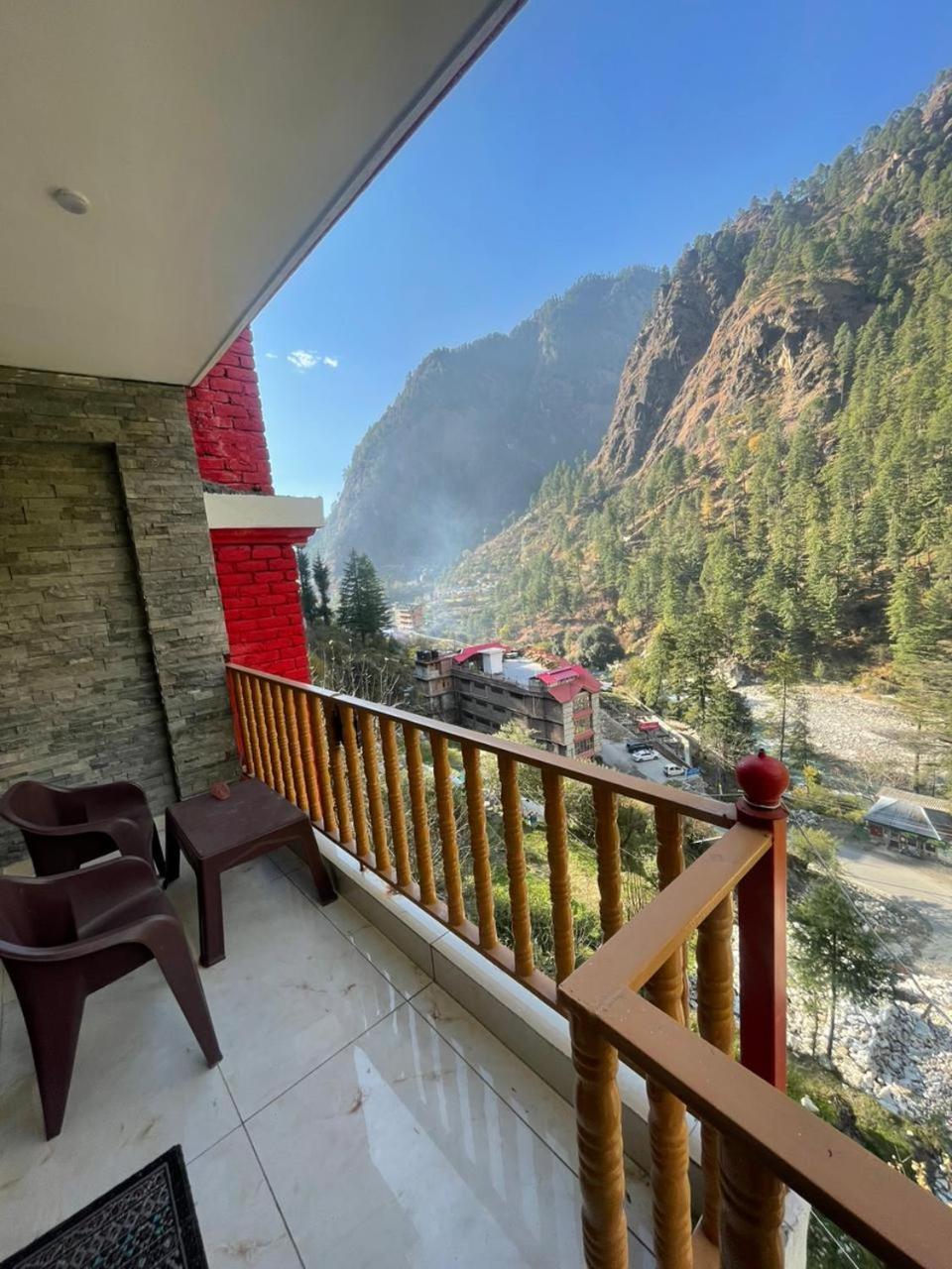 Shangri-La Rooms & Restaurant Kasol Eksteriør billede