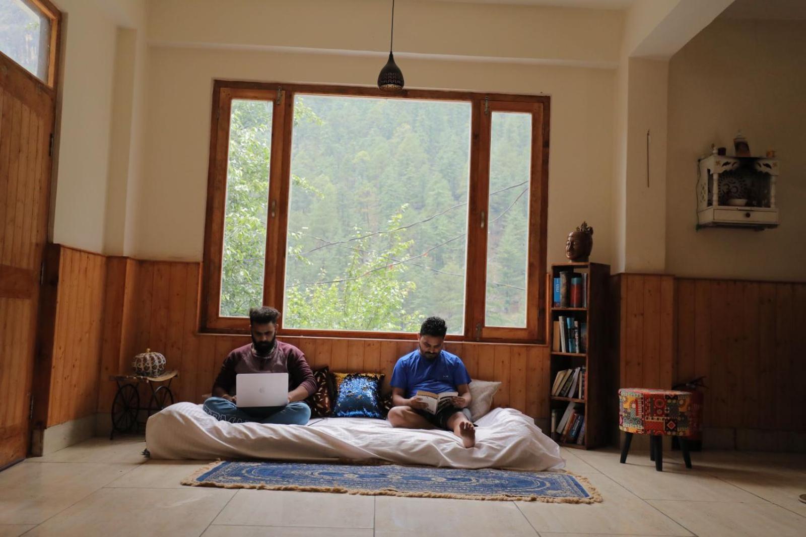 Shangri-La Rooms & Restaurant Kasol Eksteriør billede